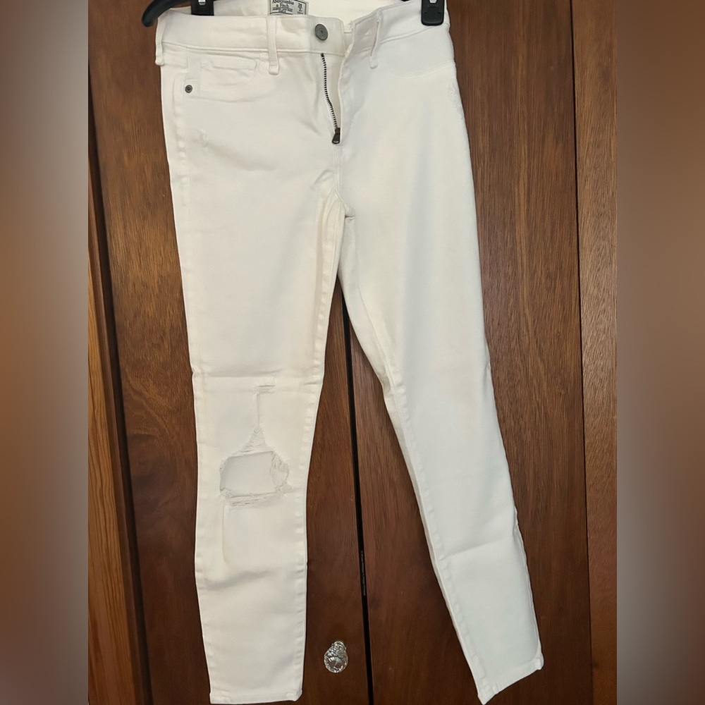 Abercrombie Destroyed White Skinny Jean